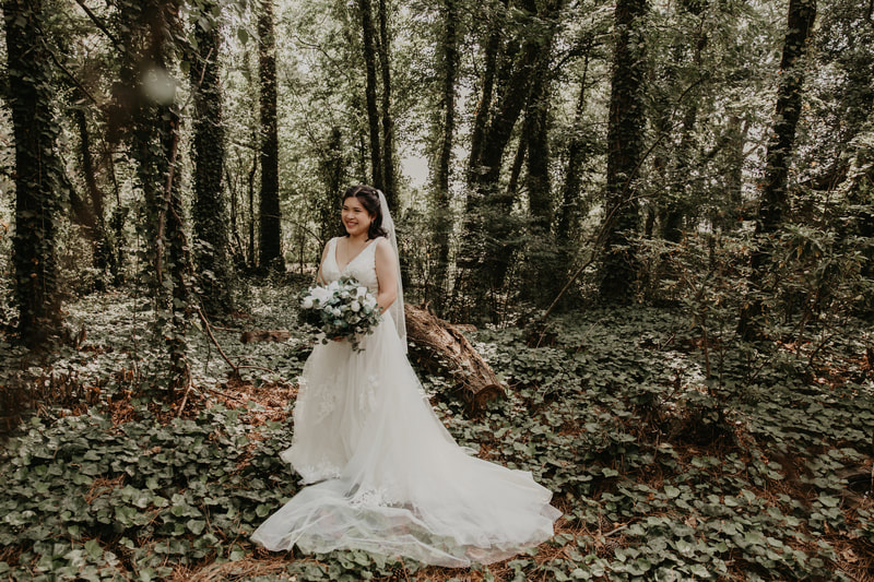 North Georgia venue with gardens, ivy & woods and ample of photogenic locations for bridal portraits