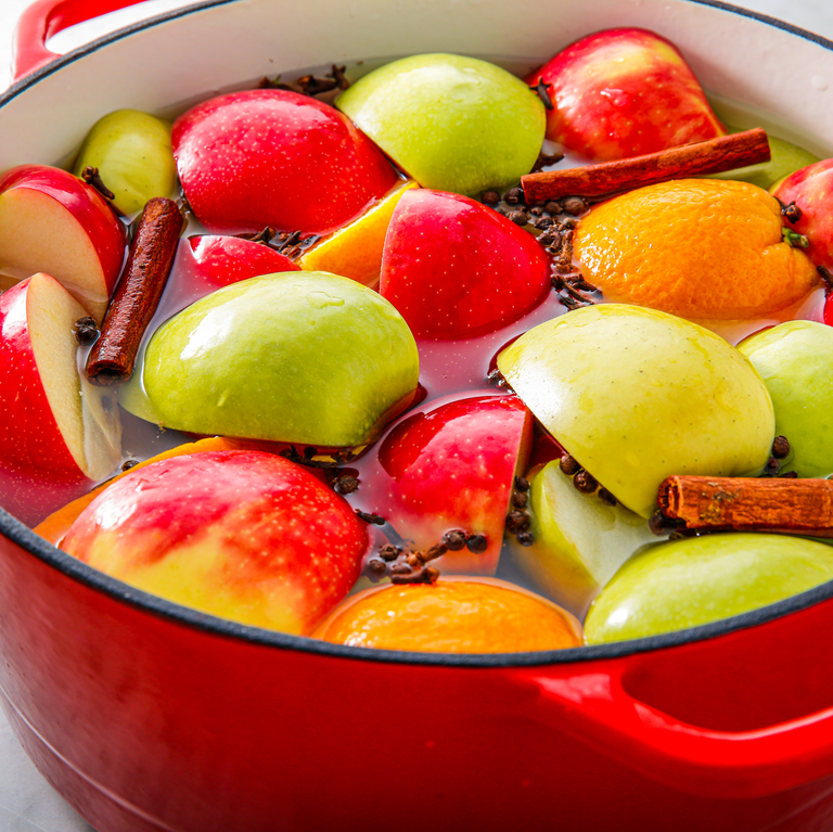 apple cider ingredients in red pot