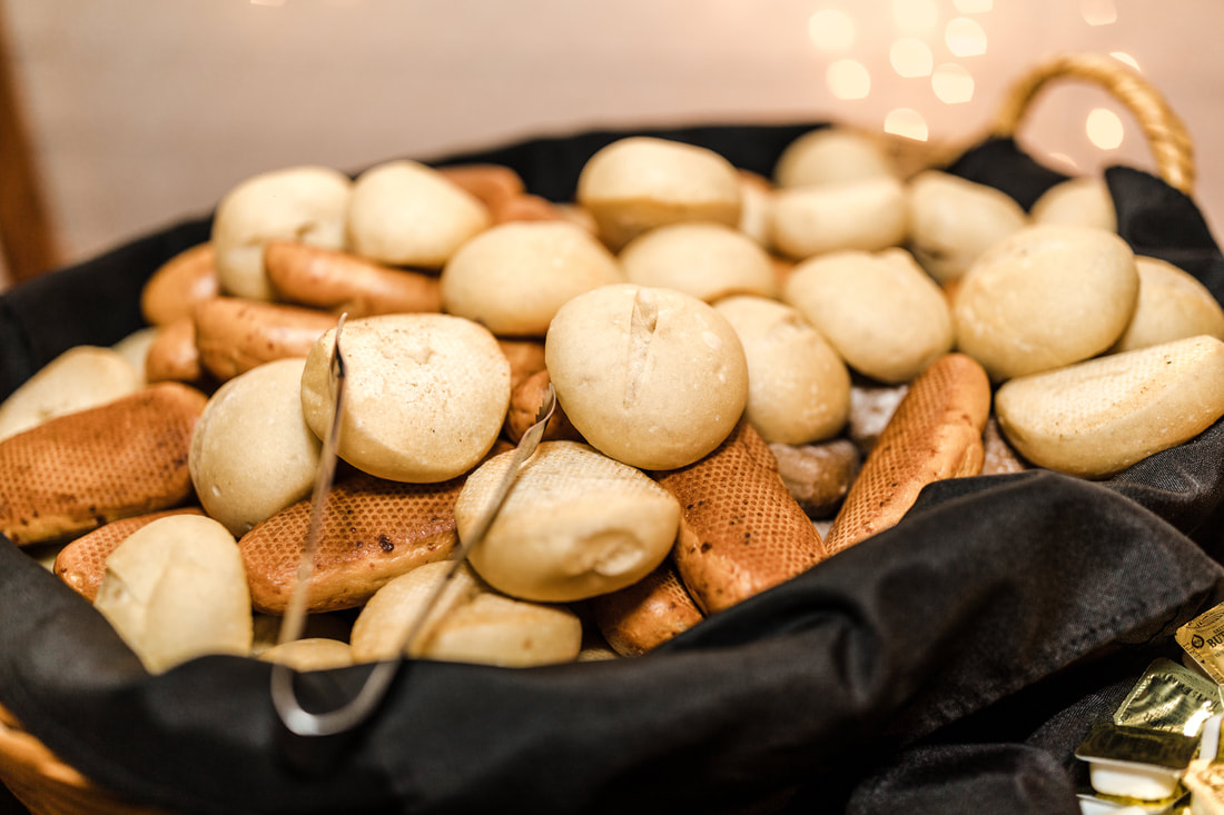 bread rolls as appetizers for reception