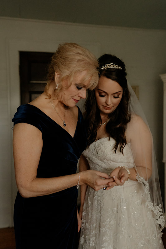 bride and MIL looking at necklace gift