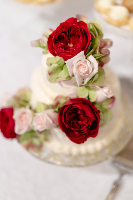 Small cutting cake with red and blush flowers