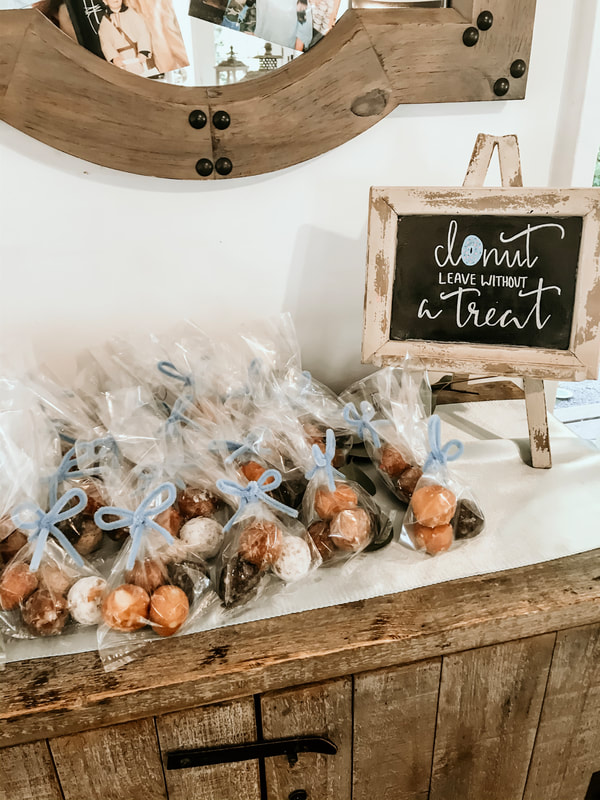 wrapped donut hole favors with chalkboard sign
