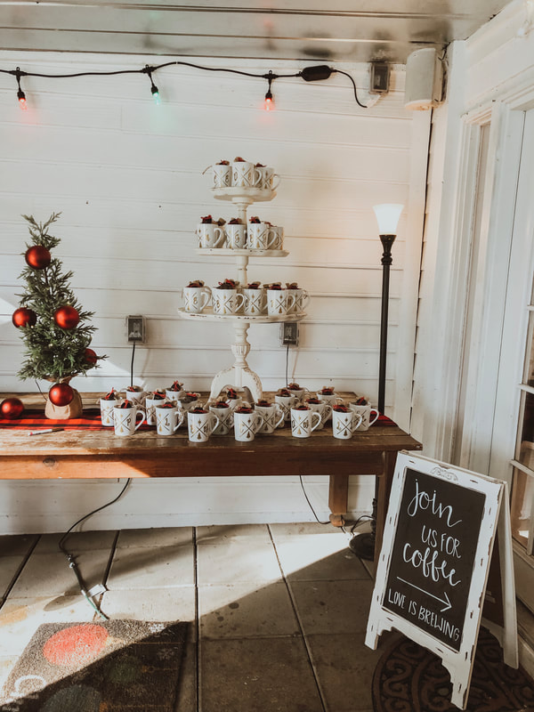 Christmas wedding favors of coffee mugs