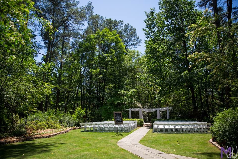Four Oaks' outside wedding ceremony space
