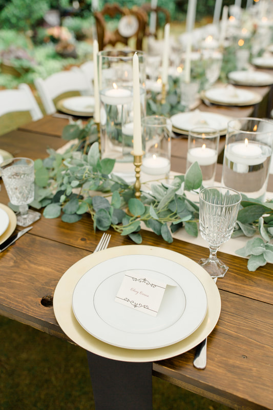 farmhouse head tables with champagne and greenery details