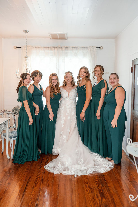 bride with bridesmaids in emerald dresses
